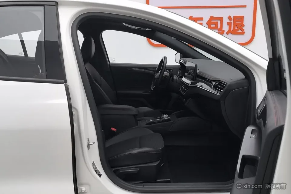 Ford Focus Focus 2021 hatchback EcoBoost 180 automatic ST Line 2022 — миниатюра 5