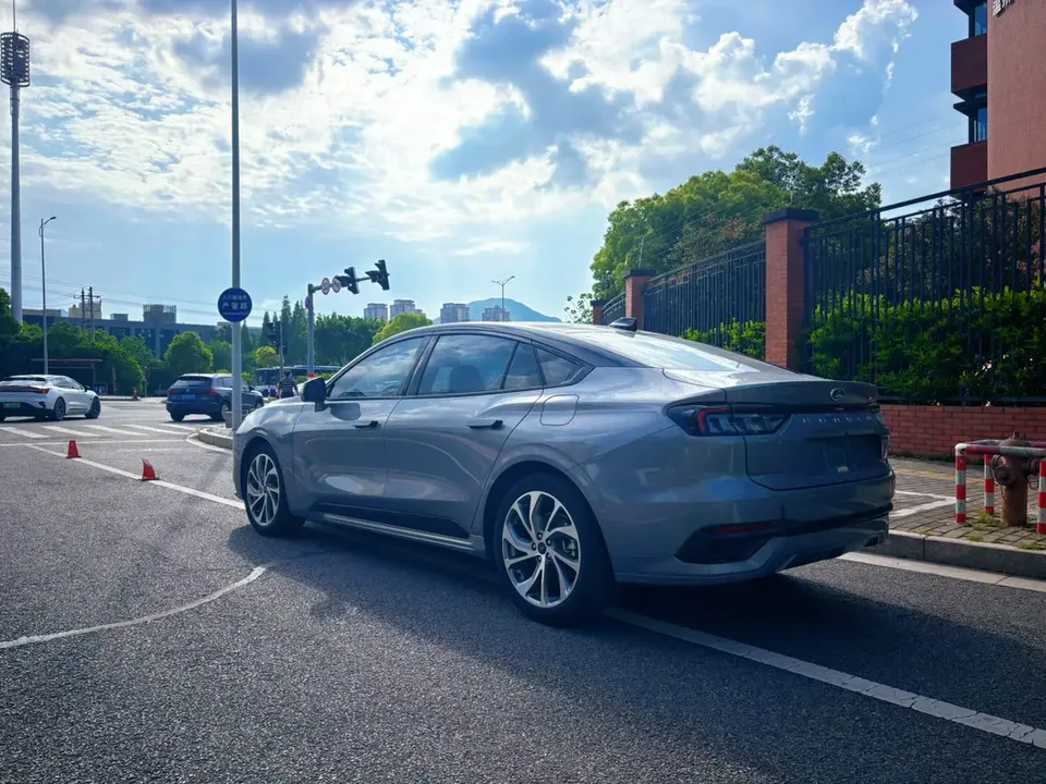 Ford Mondeo Mondeo EcoBoost 180 Luxury 2023 — миниатюра 2