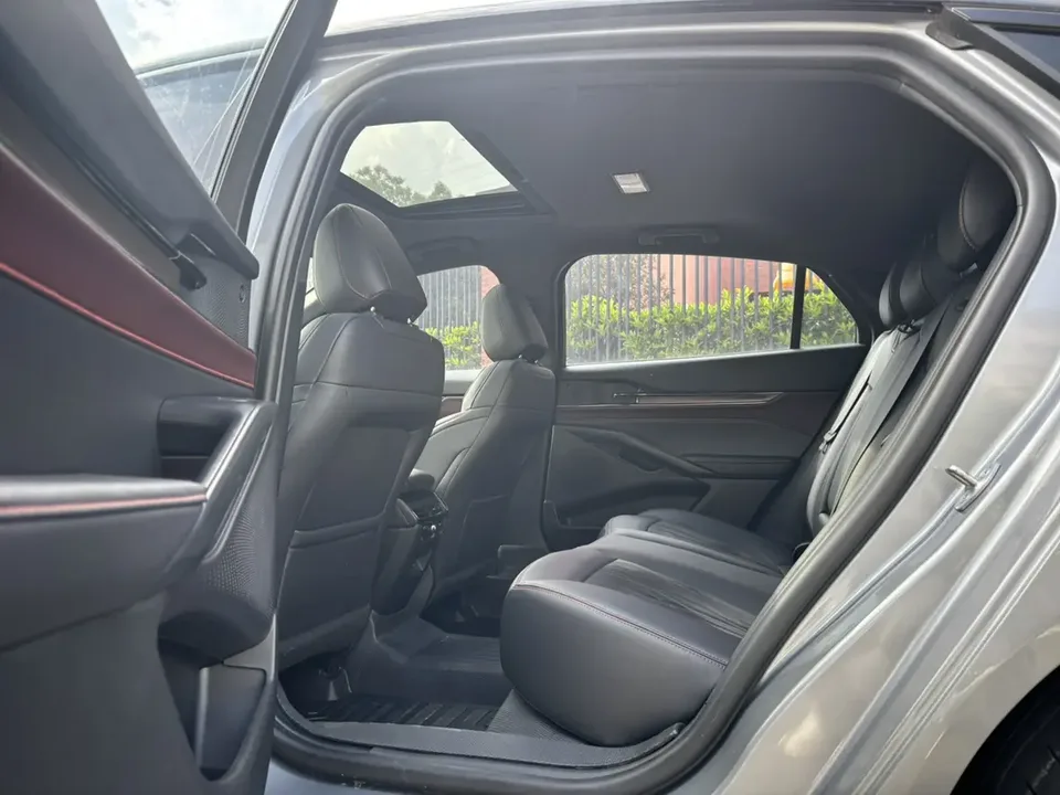 Ford Mondeo Mondeo EcoBoost 180 Luxury 2023 — миниатюра 4