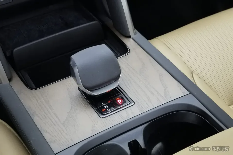 Land Rover Discover Sports Discovery Sport 2025 249PS Performance Technology Edition 2025 — миниатюра 3