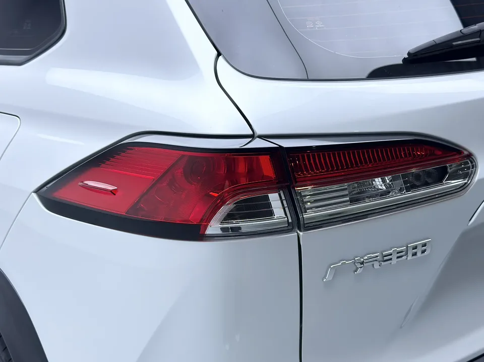 Toyota Frontlander 2.0L CVT Elite Edition 2023 — миниатюра 2