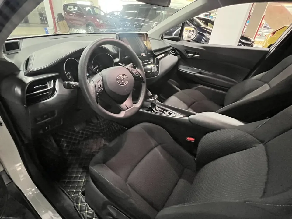 Toyota C-HR Hybrid Yize IZOA 2022 2.0L Sports Edition 2022 — thumbnail 4