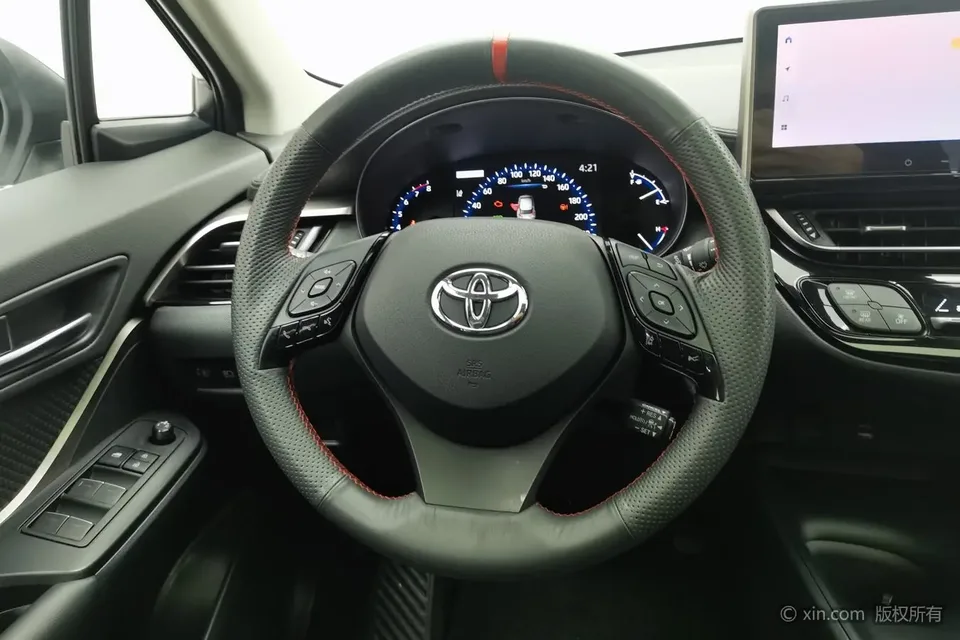 Toyota C-HR Hybrid 2.0L Yixiang CARE Edition 2024 — миниатюра 3
