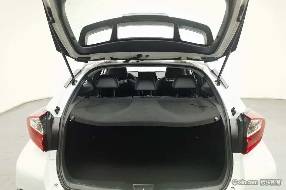 Toyota C-HR Hybrid 2.0L Yixiang CARE Edition 2024 — миниатюра 4