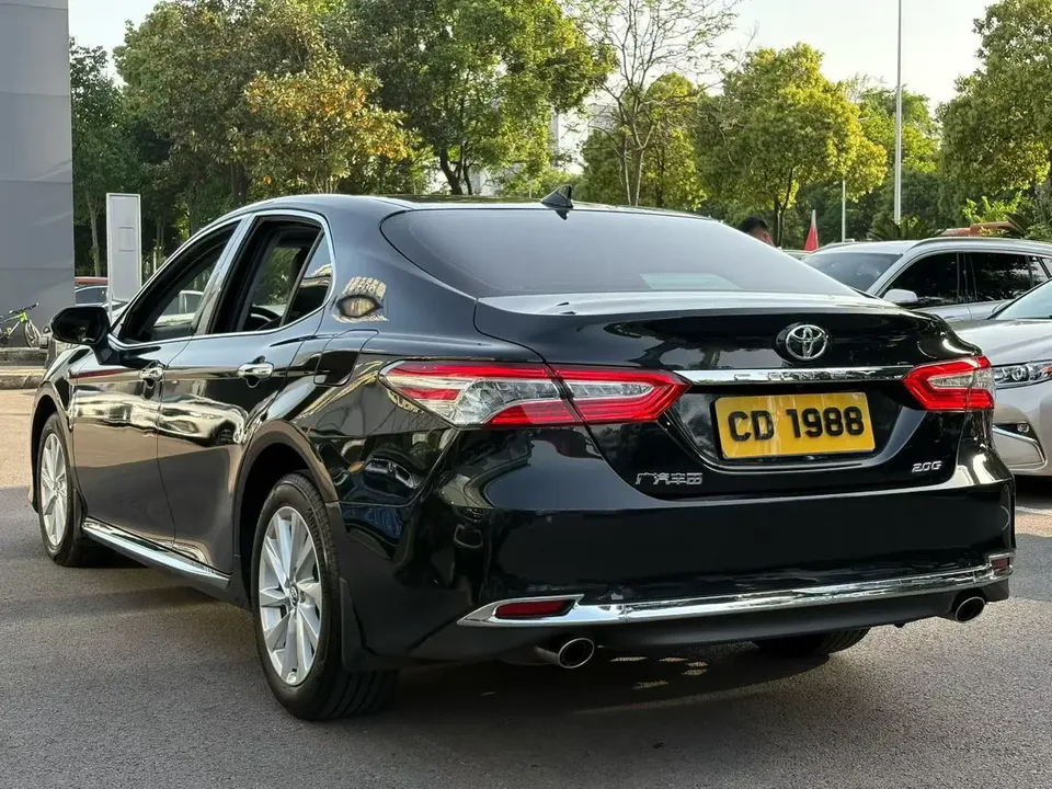 Toyota Camry 2.0G Deluxe Edition 2023 — миниатюра 3