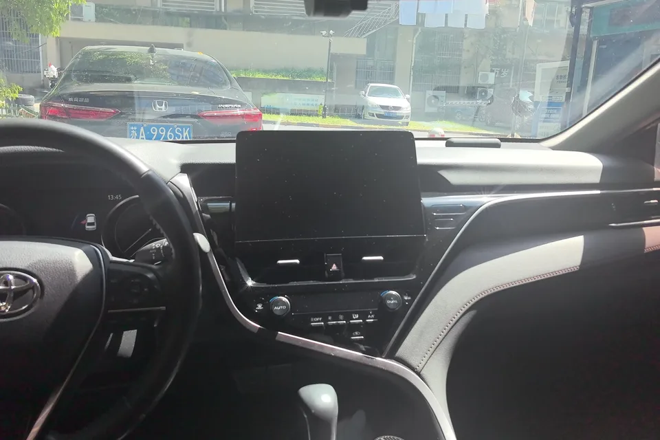 Toyota Camry 2.0G Deluxe Edition 2023 — миниатюра 3