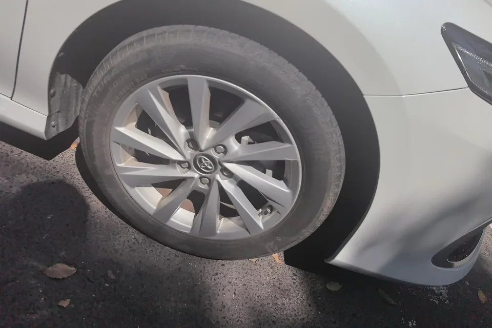 Toyota Camry 2.0G Deluxe Edition 2023 — миниатюра 4