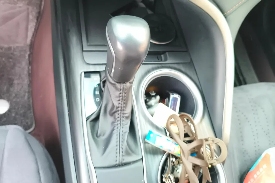 Toyota Camry 2.0G Deluxe Edition 2022 — миниатюра 3