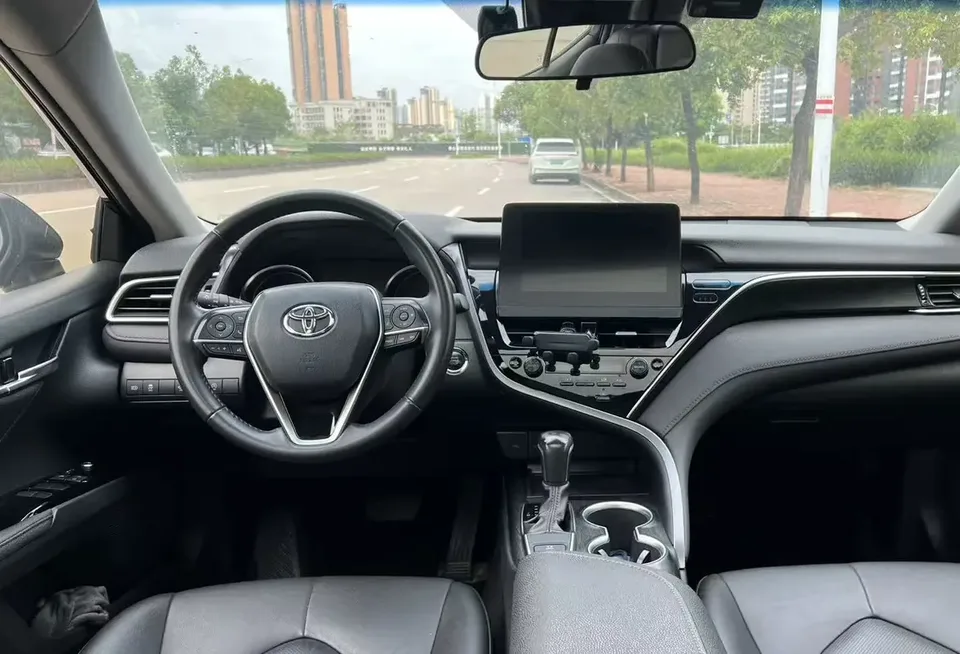 Toyota Camry 2.0G Deluxe Edition 2022 — миниатюра 2