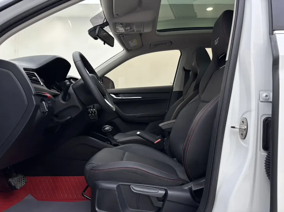 Skoda Kamiq facelift 1.5L automatic premium version 2023 — миниатюра 3