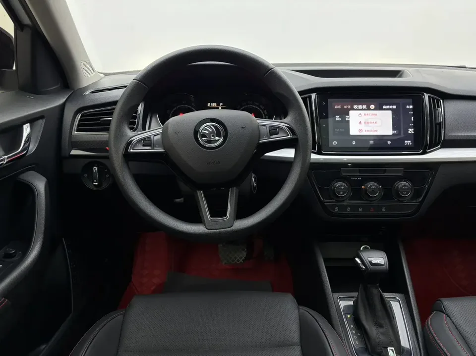 Skoda Kamiq facelift 1.5L automatic premium version 2023 — миниатюра 5