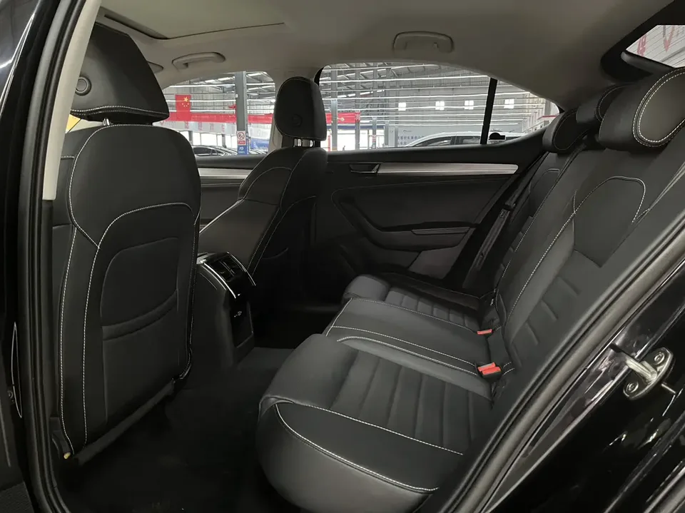 Skoda Speedy Superpa 2024 TSI280 DSG Exclusive Edition 2024 — миниатюра 5