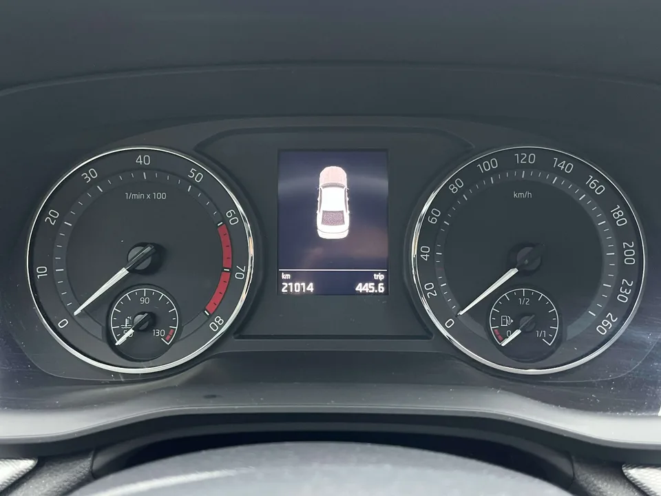 Skoda Octavia Octavia 2023 Modified PRO TSI280 DSG Premium Edition 2024 — thumbnail 3
