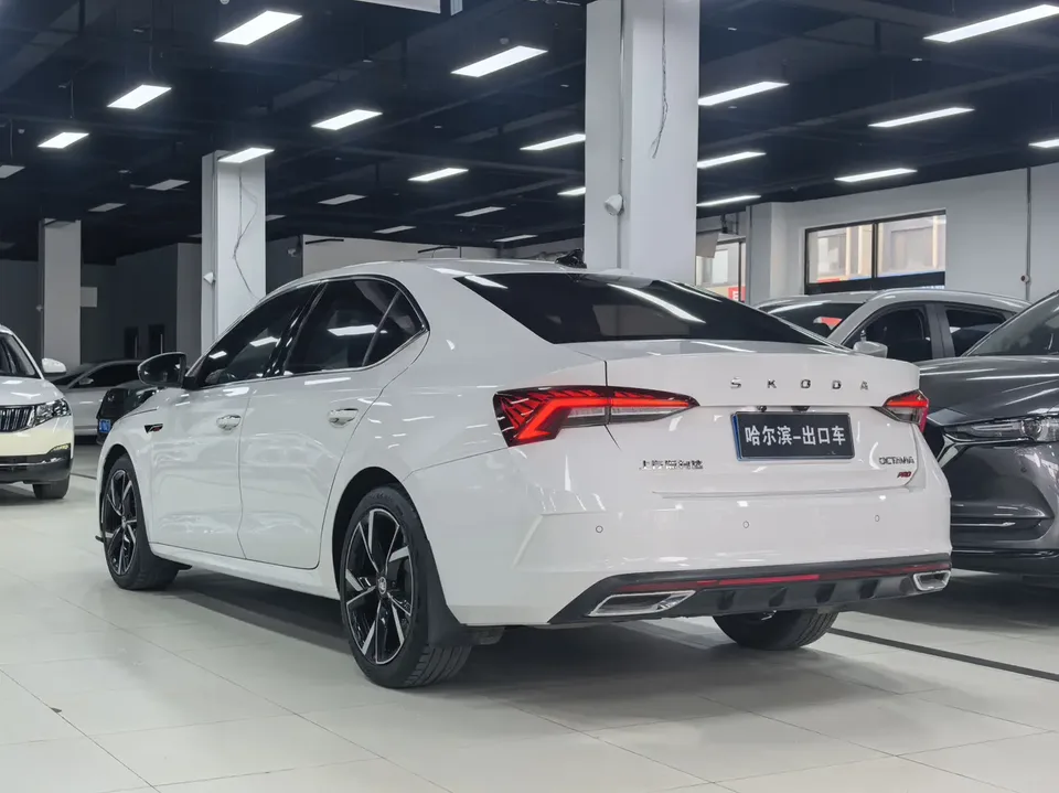 Skoda Octavia PRO TSI280 DSG Exclusive Edition 2022 — миниатюра 2
