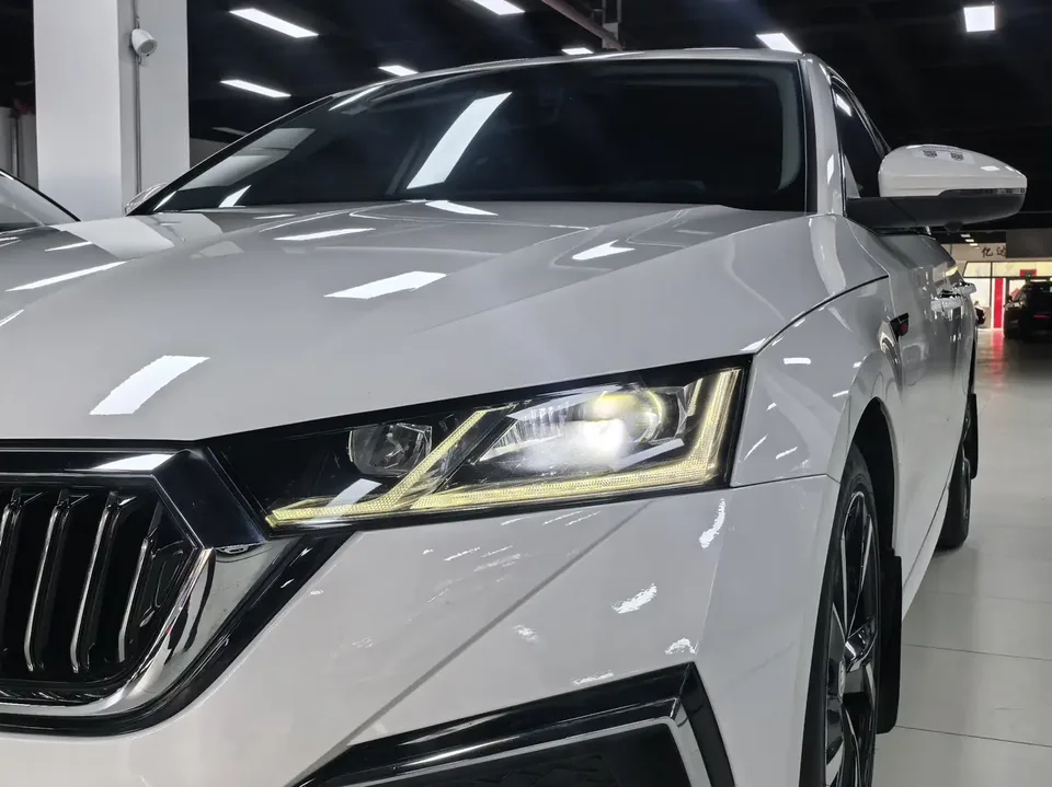 Skoda Octavia PRO TSI280 DSG Exclusive Edition 2022 — миниатюра 3