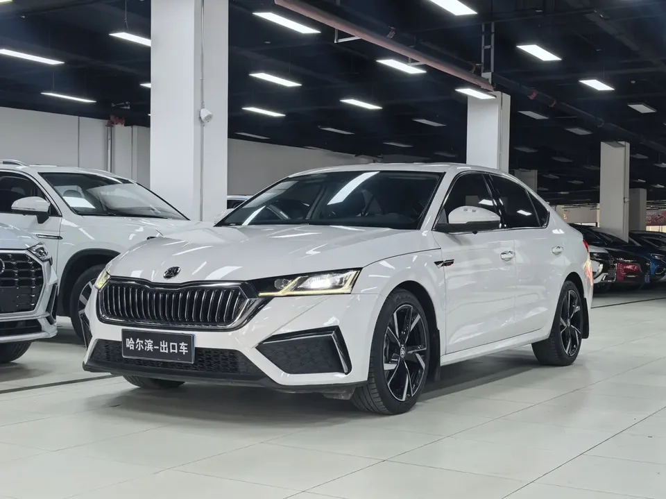 Skoda Octavia PRO TSI280 DSG Exclusive Edition 2022 — фото 1, купить с доставкой в Москву