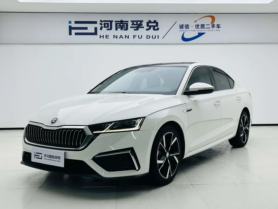 Skoda Octavia PRO TSI280 DSG Exclusive Edition 2023 — фото 1, купить с доставкой в Москву
