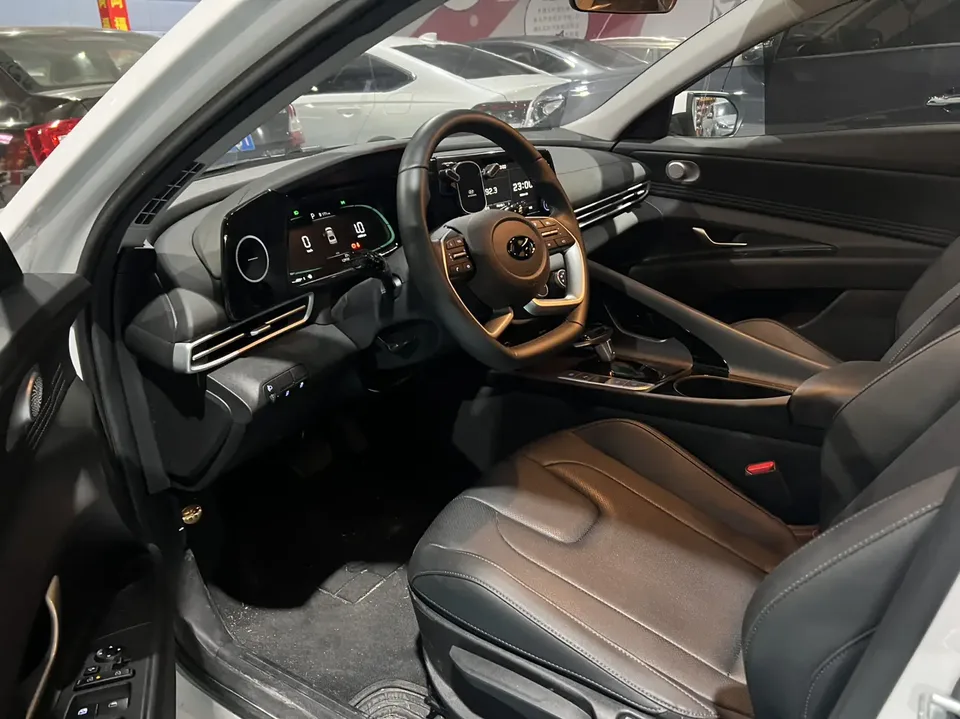 Hyundai Elantra 1.5L CVT GLX Elite Edition 2025 — миниатюра 5