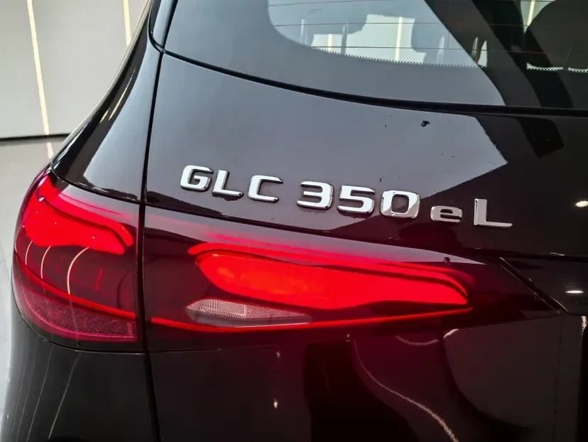 Mercedes-Benz GLC PHEV Mercedes-Benz GLC PHEV 2025 GLC 350 e L 4MATIC Collector's Edition 2025 — thumbnail 3