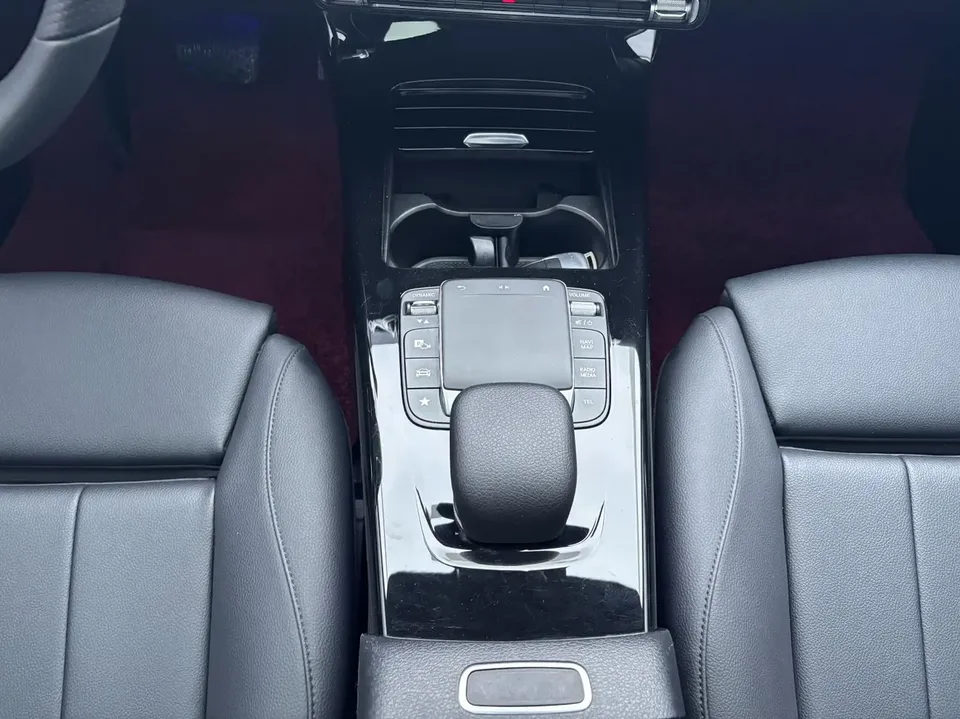 Mercedes-Benz Mercedes Benz A Class Mercedes-Benz A-Class 2022 facelift A 200 L sports sedan fashion version 2022 — миниатюра 3