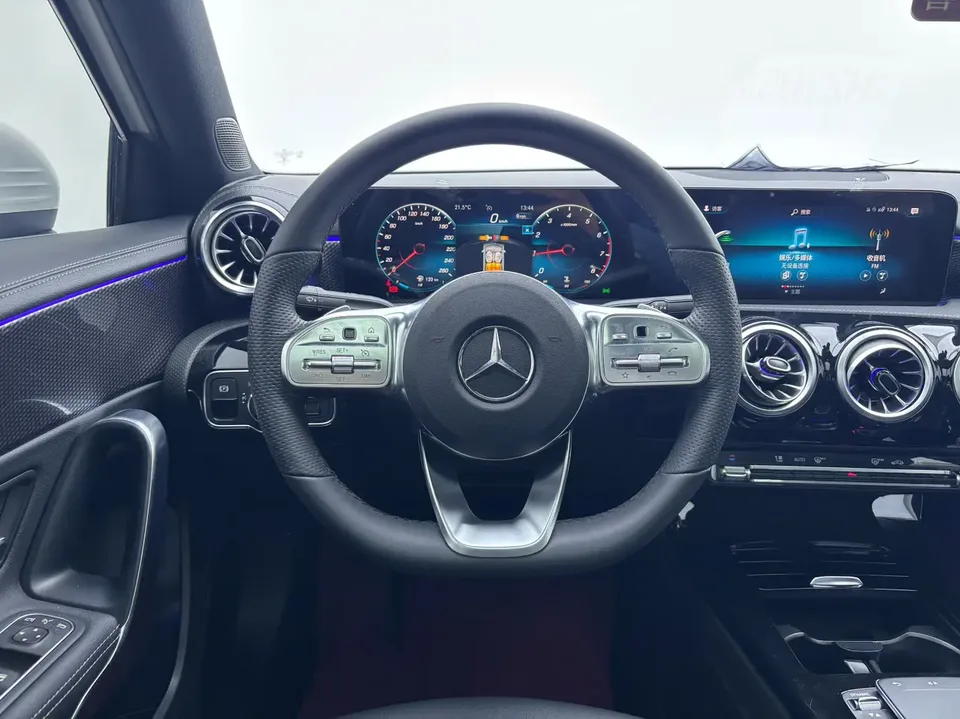 Mercedes-Benz Mercedes Benz A Class Mercedes-Benz A-Class 2022 facelift A 200 L sports sedan fashion version 2022 — миниатюра 4