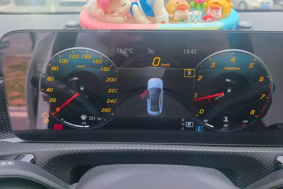 Mercedes-Benz Mercedes Benz A Class Mercedes-Benz A-Class 2022 facelift A 200 L sports sedan fashion version 2022 — миниатюра 4