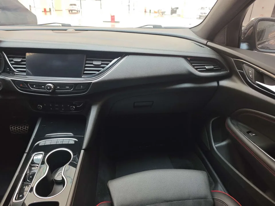 Buick Majesty Regal 2021 GS 28T Elite 2022 — миниатюра 3