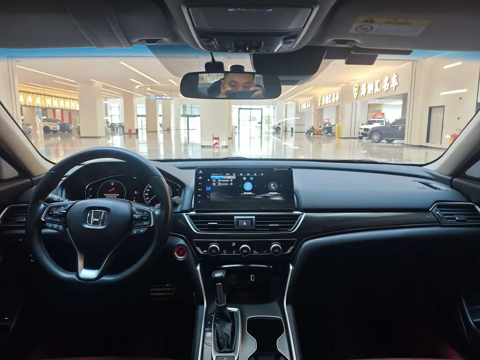 Honda Accord 2022 Accord 260TURBO Fantasy Night Premium Edition 2022 — миниатюра 3