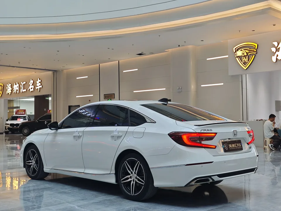 Honda Accord 2022 Accord 260TURBO Fantasy Night Premium Edition 2022 — миниатюра 4