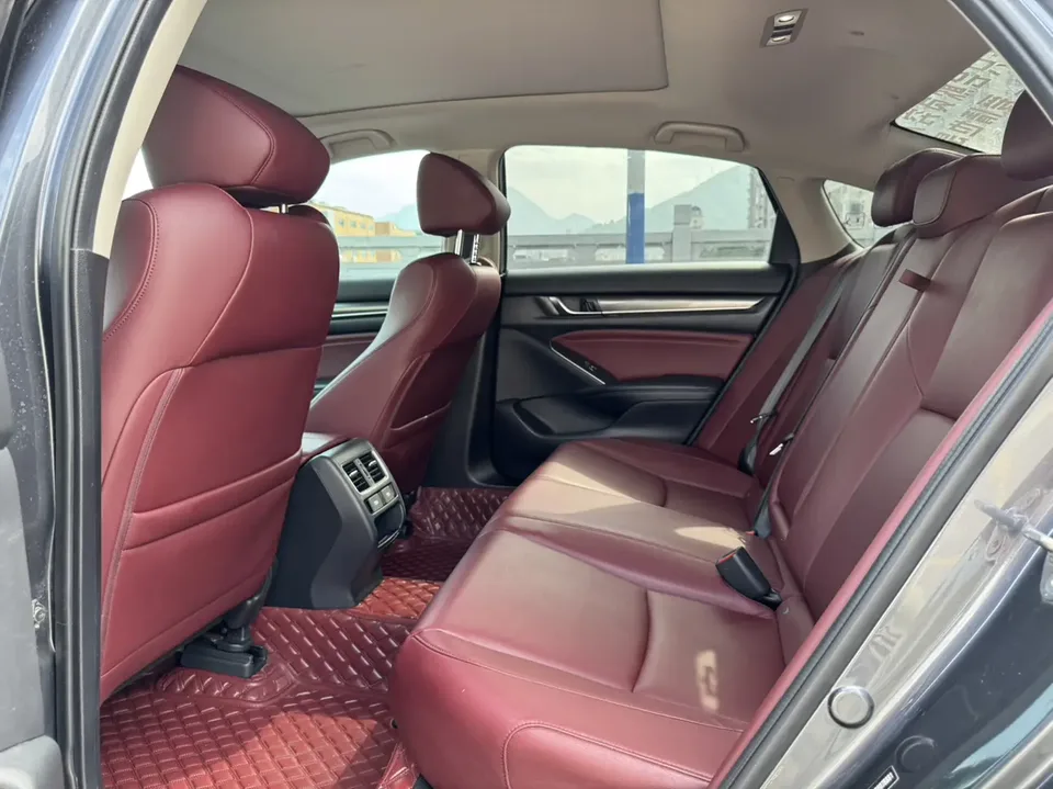 Honda Accord 2022 Accord 260TURBO Fantasy Night Premium Edition 2022 — миниатюра 3