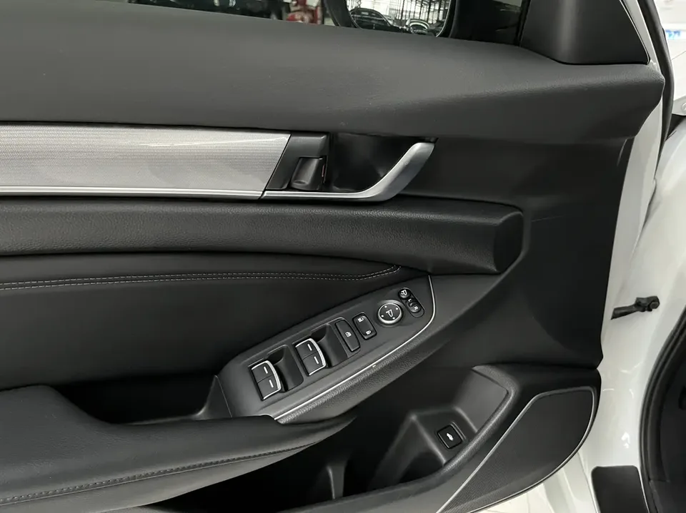 Honda Accord Accord 2022 260TURBO Deluxe Edition 2023 — миниатюра 5