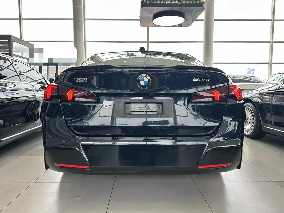 BMW 2 Series 225L M Sport Night Edition 2025 — миниатюра 2