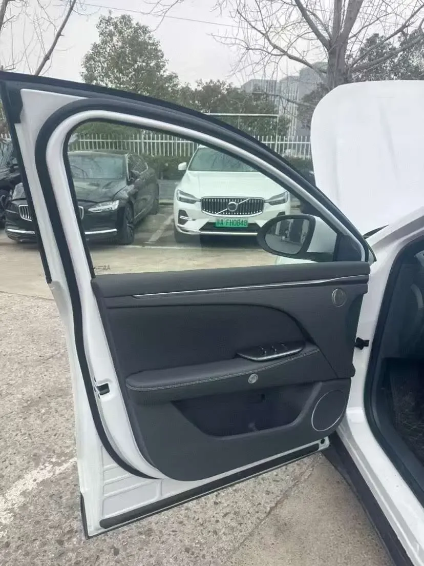 ARCFOX Extreme Fox JiFox Alpha T5 Jihu Alphard T5 2026 Pure Electric Version 660 Yuanjing Shenxing Edition 2025 — миниатюра 2