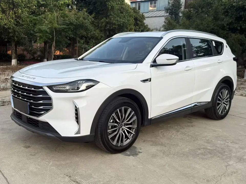Jetour Jietu X70 PLUS JETOUR X70 PLUS 2023 1.5T DCT Brave PLUS 5-seater 2024 — фото 1, купить с доставкой в Москву