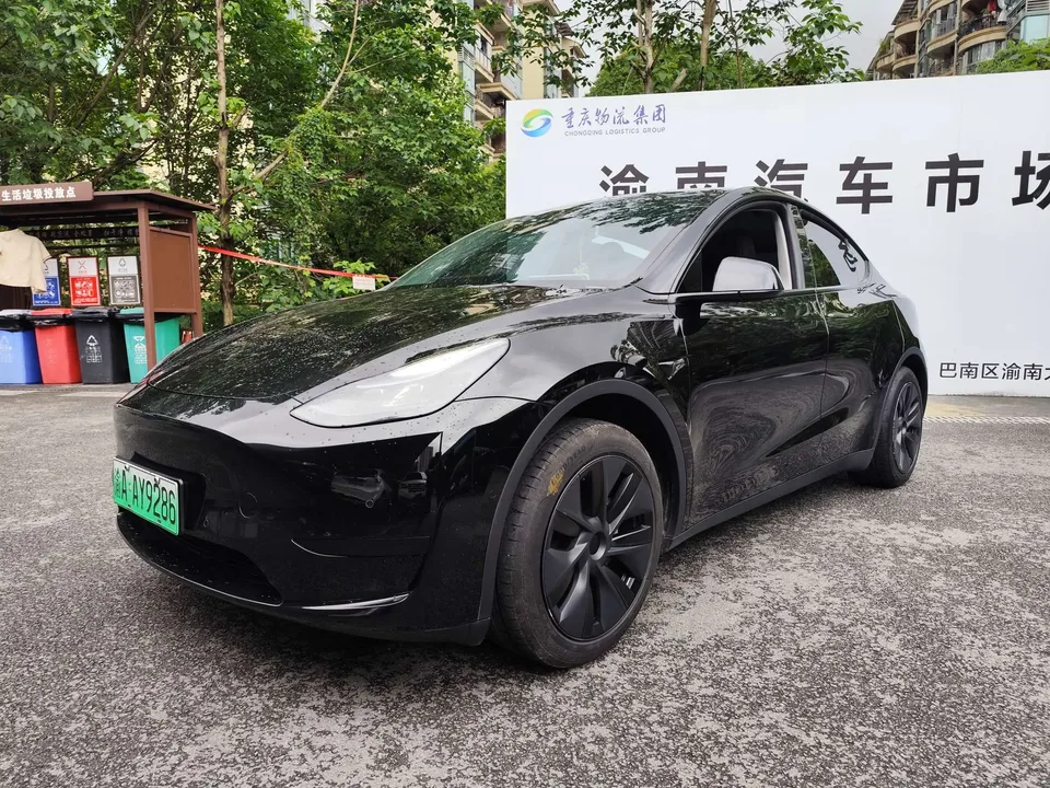 Tesla Model Y 2024