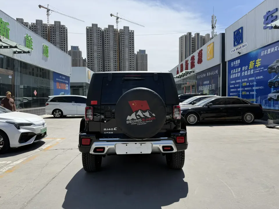 BAIC Beijing Off-road BJ40 Beijing Off-road BJ40 2023 2.0T Automatic 4WD City Hunter Edition Knight Edition 2023 — миниатюра 2