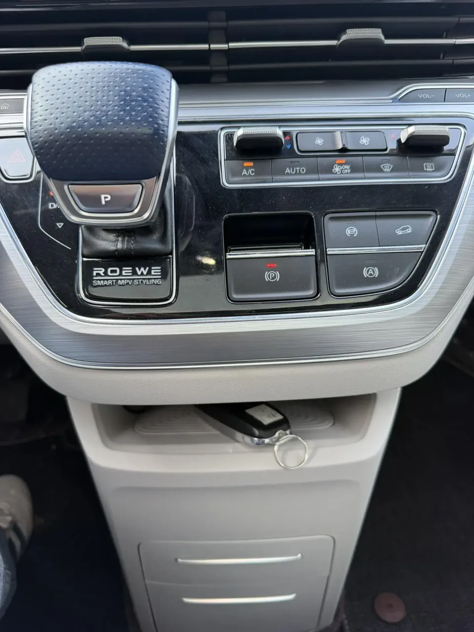 Roewe iMAX8 Roewe iMAX8 2022 400TGI Extreme Edition 2022 — миниатюра 4