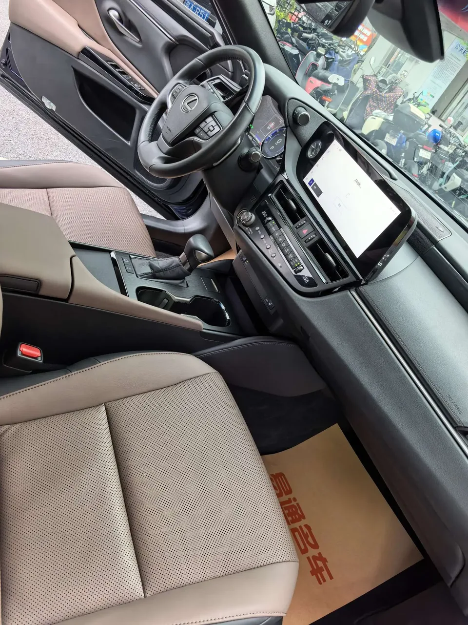 Lexus ES 200 Excellence Edition 2024 — миниатюра 3