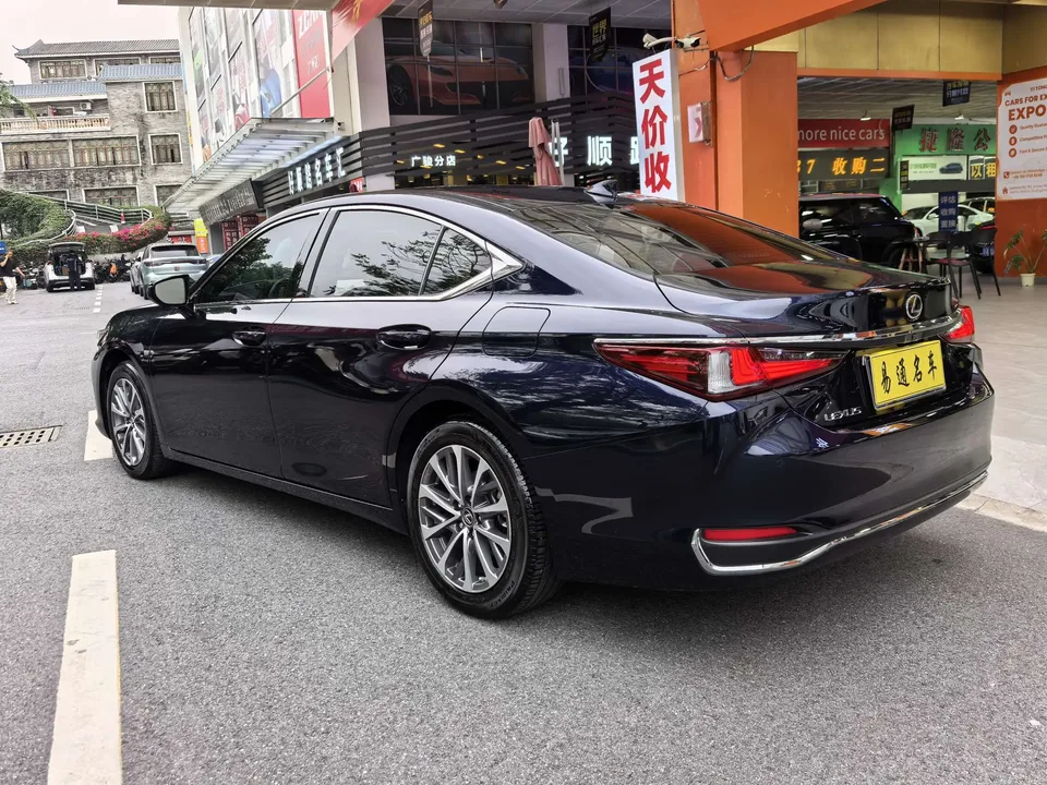 Lexus ES 200 Excellence Edition 2024 — миниатюра 5