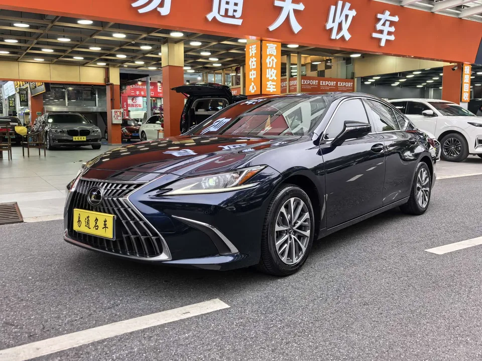 Lexus ES 2024
