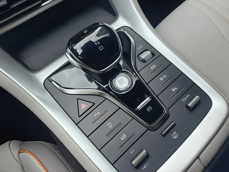 BYD Song Pro DM DM-i Honor Edition 71km Pilot Edition 2024 — миниатюра 4