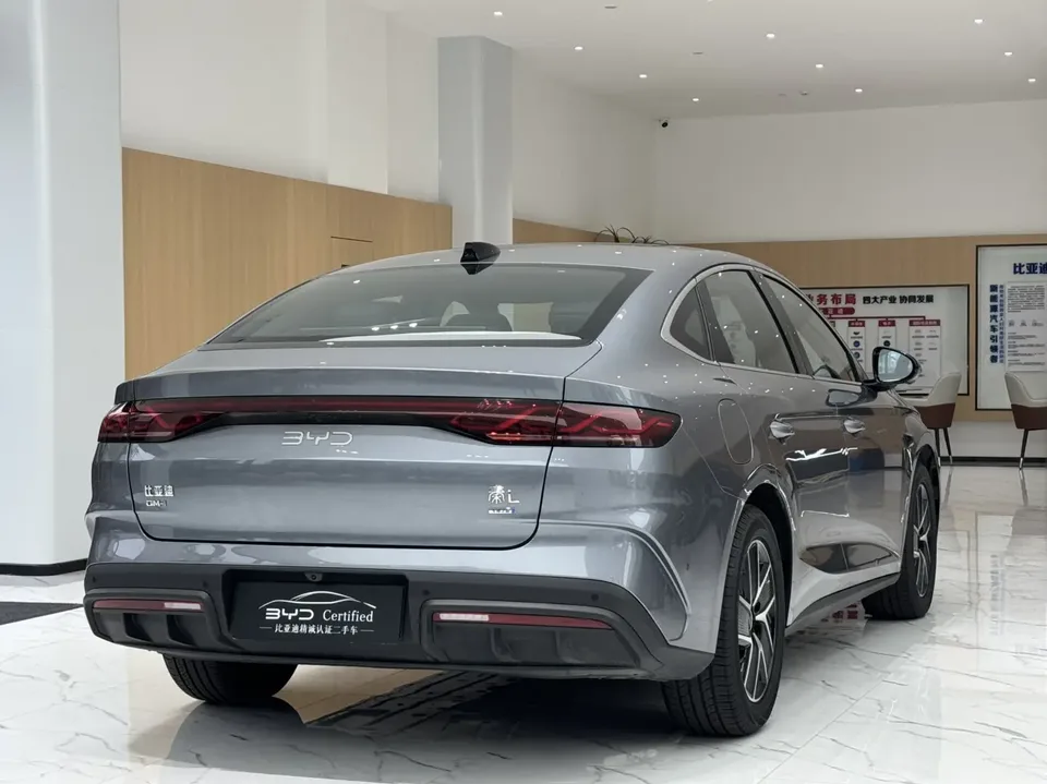 BYD Qin L DM Intelligent Driving Edition DM-i 120KM Beyond Edition 2025 — миниатюра 2