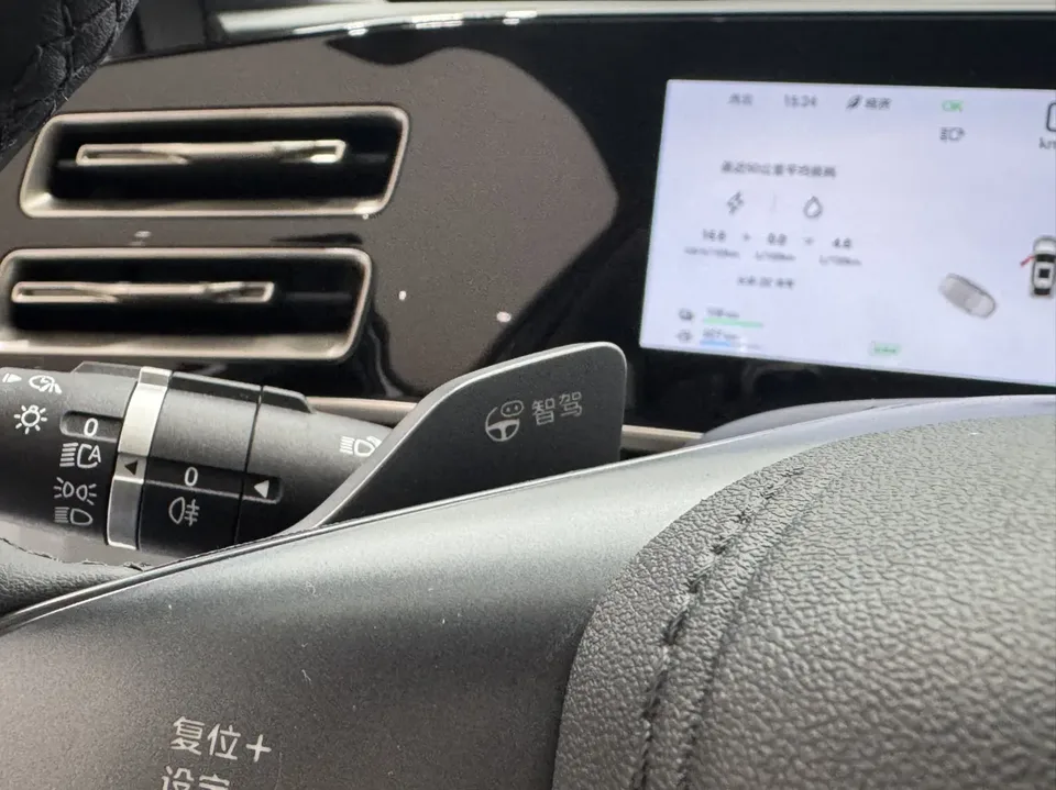 BYD Qin L DM Intelligent Driving Edition DM-i 120KM Beyond Edition 2025 — миниатюра 3