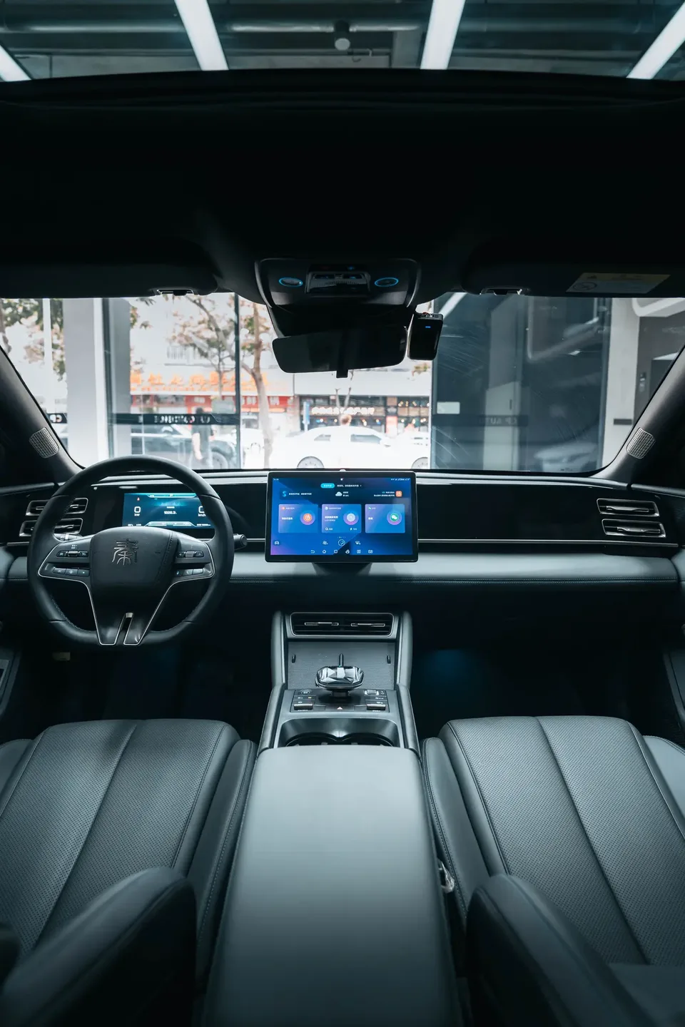 BYD Qin L DM Intelligent Driving Edition DM-i 120KM Leading Edition 2025 — миниатюра 5