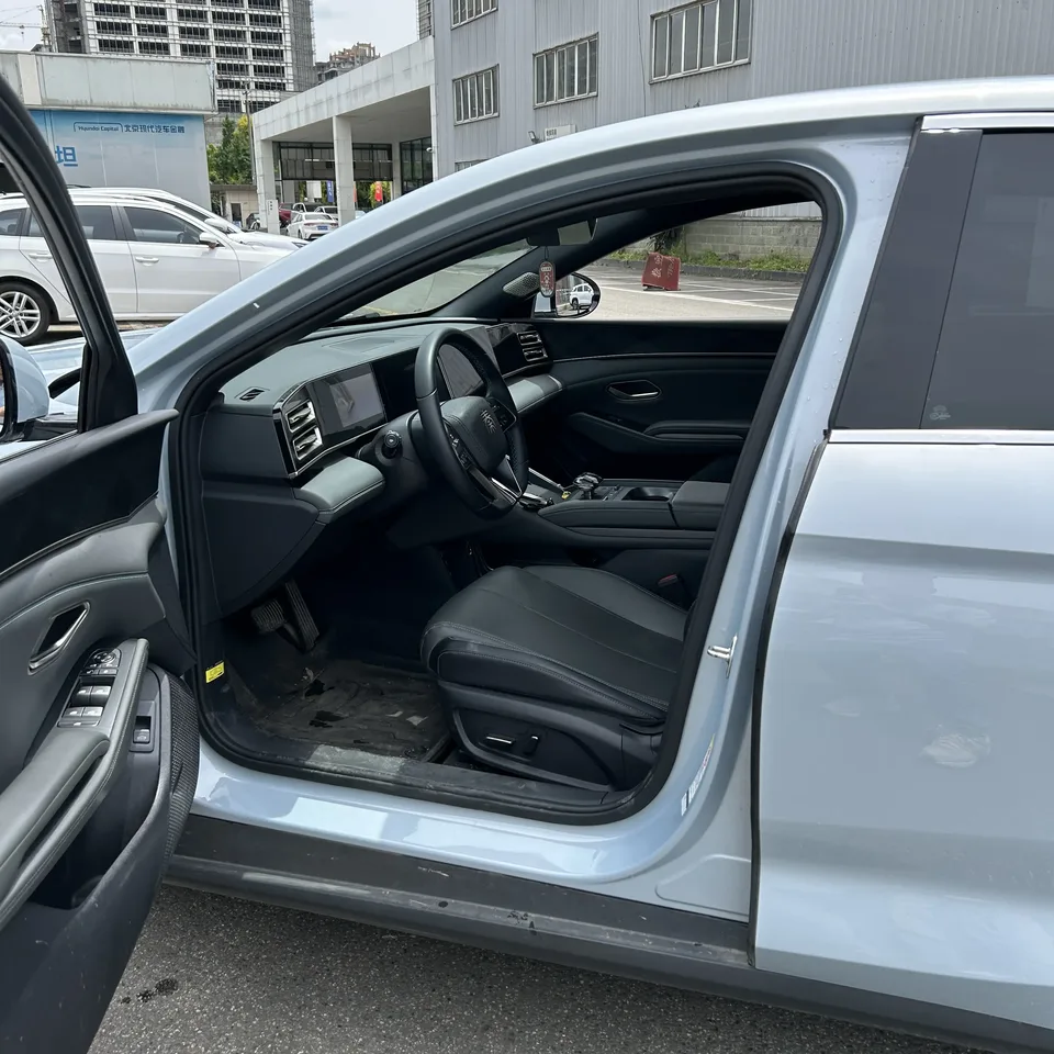 BYD Qin L DM DM-i 120KM Leading Model 2024 — миниатюра 3