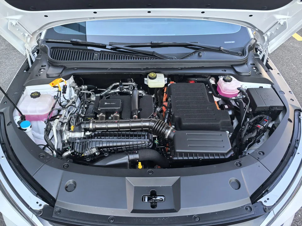 BYD Qin L DM Qin L DM 2026 DM-i 128KM Progressive Edition 2026 — миниатюра 3