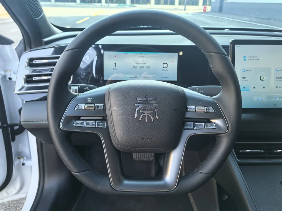 BYD Qin L DM Qin L DM 2026 DM-i 128KM Progressive Edition 2026 — миниатюра 4