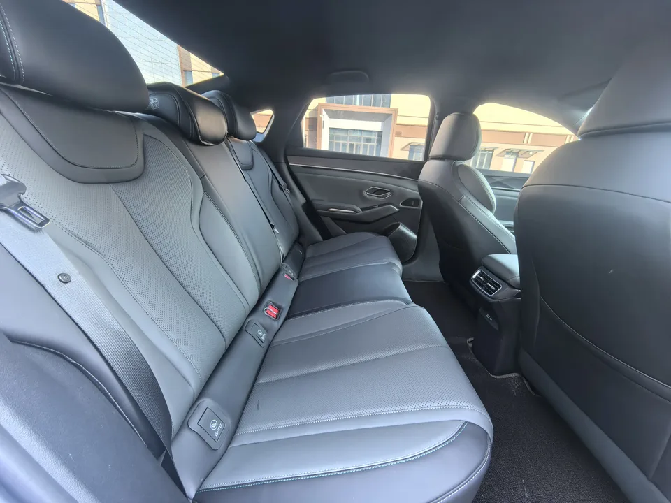 BYD Qin L DM Qin L DM 2026 DM-i 128KM Progressive Edition 2026 — миниатюра 5