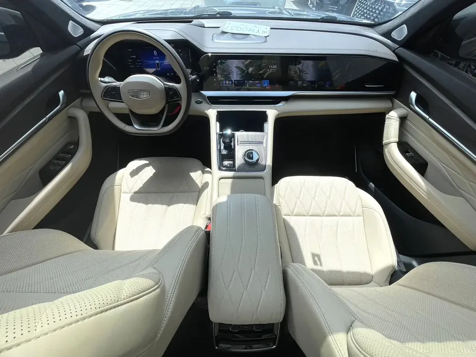 Geely Monjaro Xingyue L 2025 2.0TD High Power Automatic 2WD Dongfang Yao Lanxing Edition 2025 — миниатюра 2