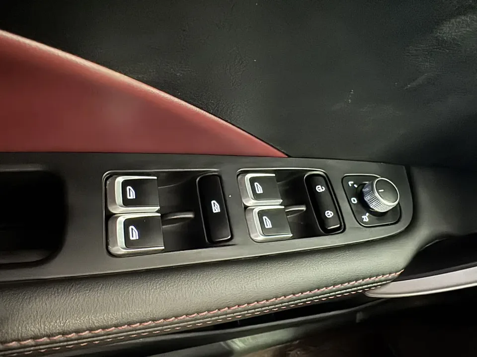 Geely Coolray SX11 Binyue 2021 240T DCT Platinum Edition 2022 — thumbnail 5